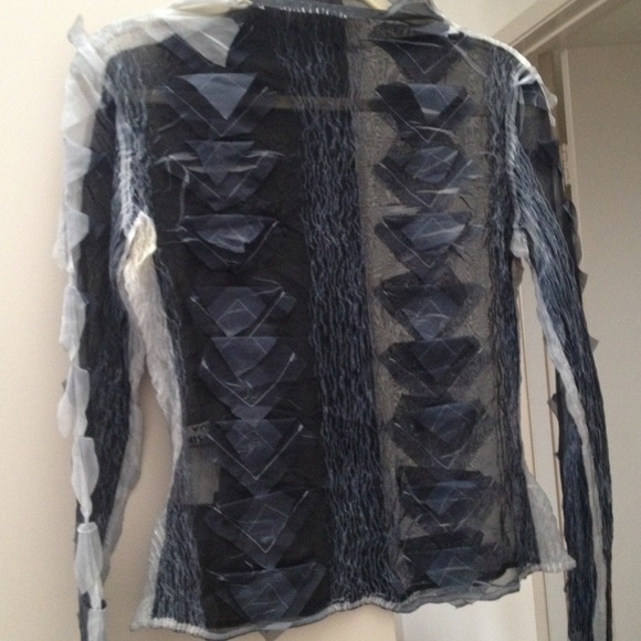 Yoshiki hishinuma top
