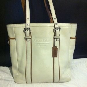 Coach leather purse!! SOLD!!!