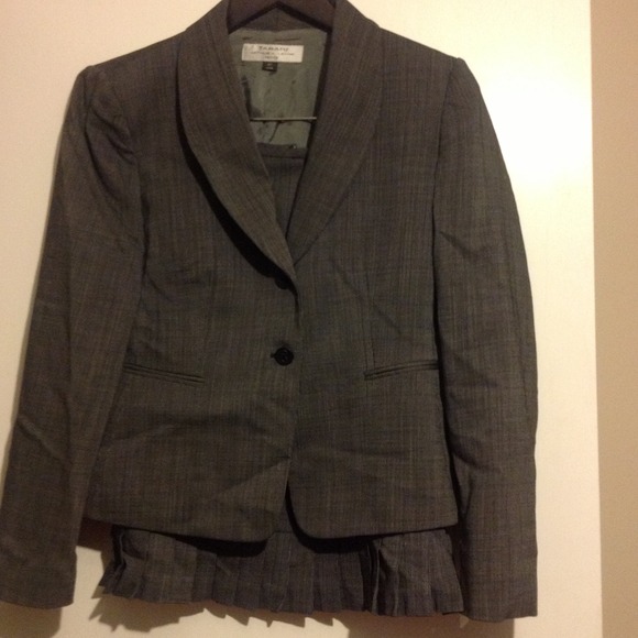 REDUCED!!!!Tahari skirt/jacket. Petite