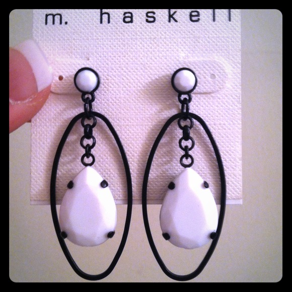 *Price Reduced*  Black & White Dangle earrings