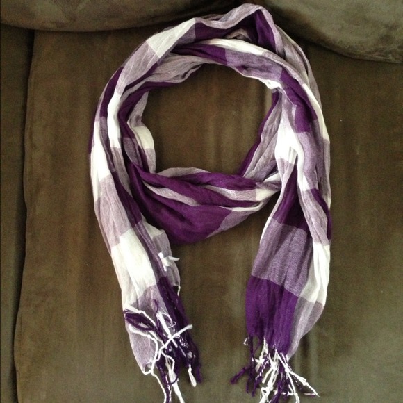 Scarf - Picture 1 of 2