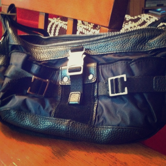 DKNY Handbags - ⛔ Reduced! DKNY bag!