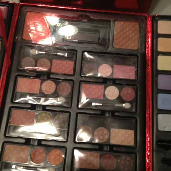 Makeup - Picture 4 of 4