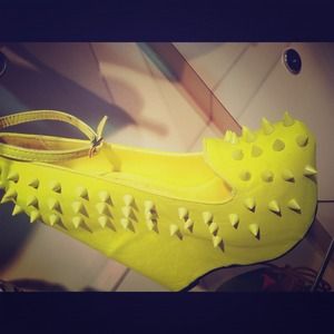 SAKINA by privileged! Spike neon
