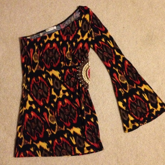Nice single sleeved top for a night out.