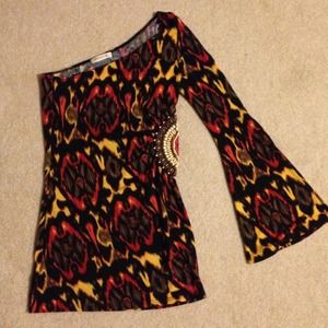 Nice single sleeved top for a night out.