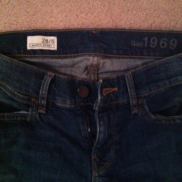 **SOLD**Gap Always Skinny Jeans 6/28