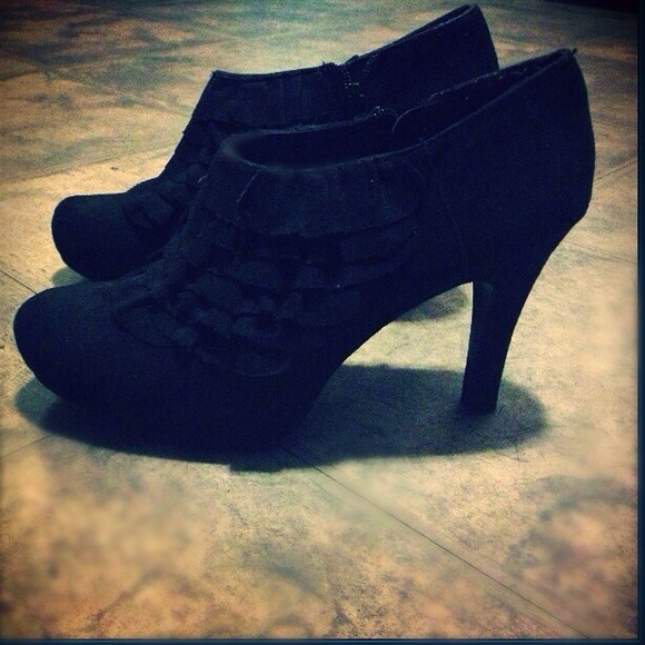 Black Ruffle Booties - Picture 2 of 4