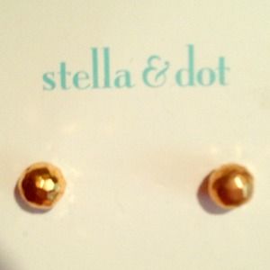 Stella & Dot Essential Ball Studs