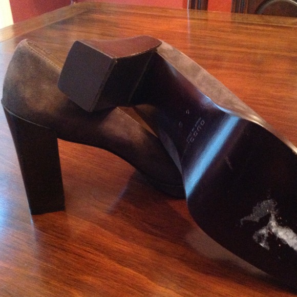 💢💢SOLD to @eleezabeth💢💢 Gucci heels, 6B - Picture 2 of 4