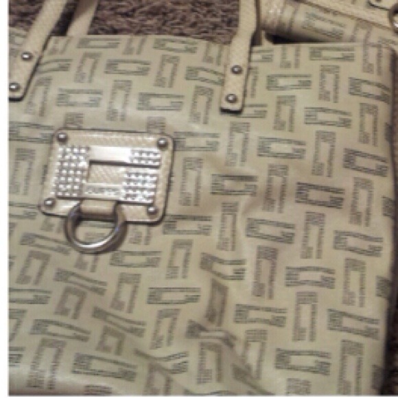 Authentic Guess Handbag. - Picture 4 of 4