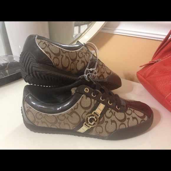 ❌SOLD❌NWOT Brand new Guess sneakers !