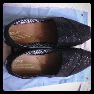 SOLD. Black Classic glitter Toms
