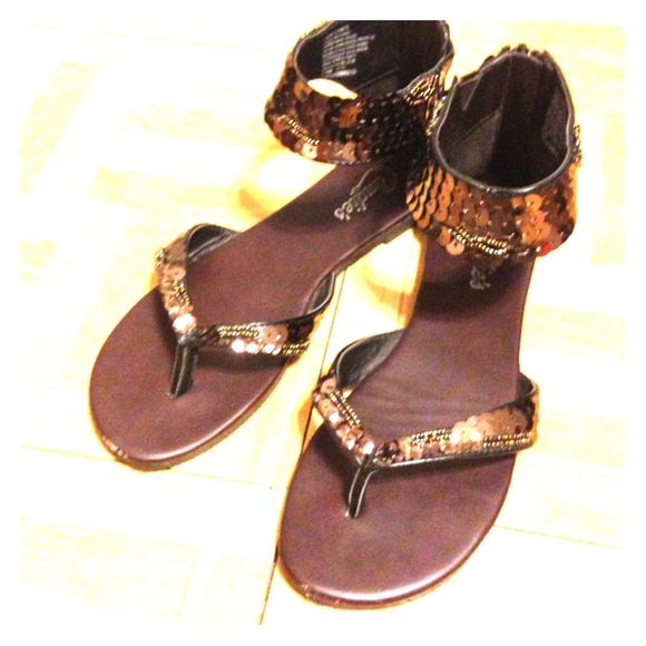 Stylish flat with dark gold tone sequined