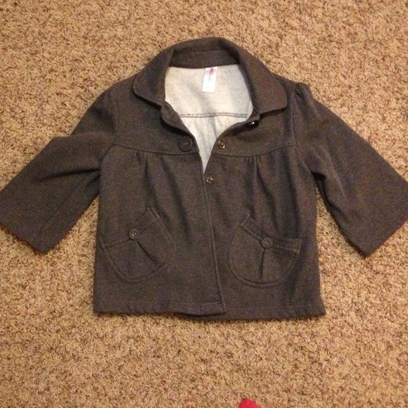 Dark grey cropped half sleeve sweater