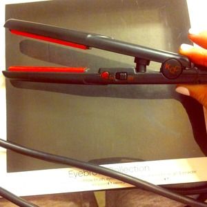 KQC mini straightener