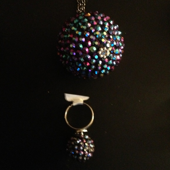 Jewelry - Picture 3 of 4