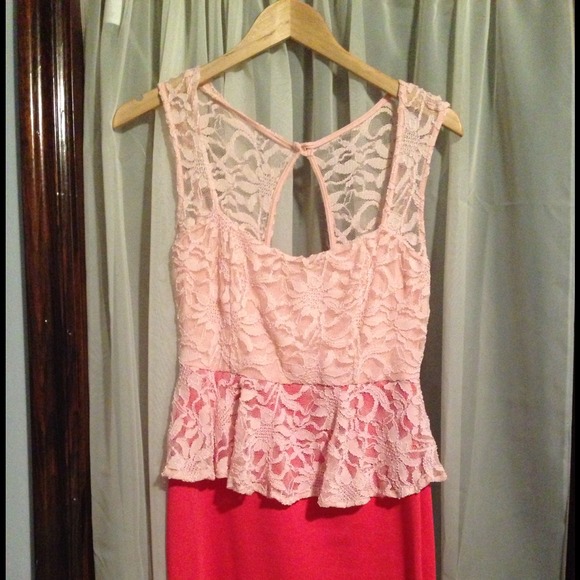 Lace cap-sleeve dress (boutique)