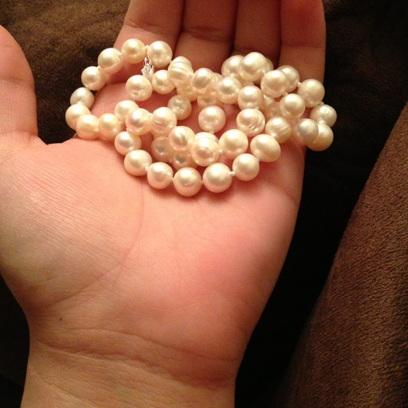 Pearl necklace & lotion Bundle