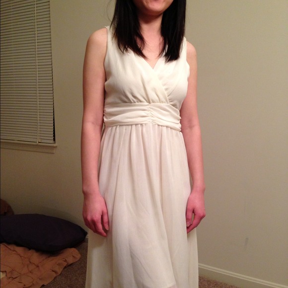 Reduced. White dress. Can wear front and back - Picture 2 of 2