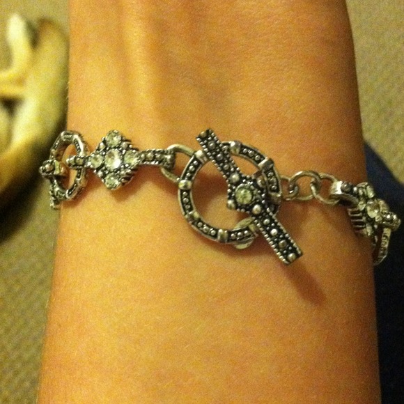 Simple Rhinestone Bracelet - Picture 2 of 3