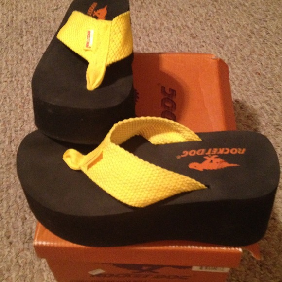 RocketDog Jumbo Yellow Flip Flops