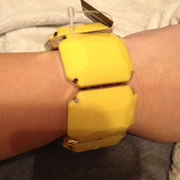 SOLD Bundle- ONLY black/gold and yellow available - Picture 2 of 3