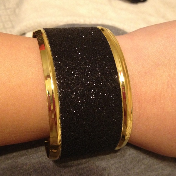 SOLD Bundle- ONLY black/gold and yellow available - Picture 3 of 3