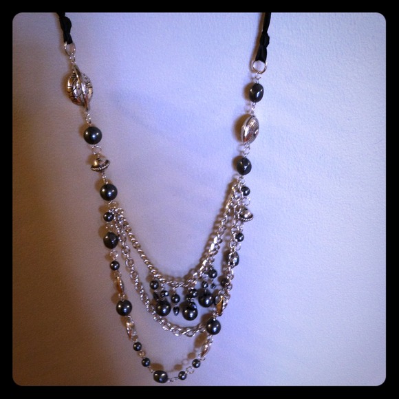 Black pearl necklace earring set - Picture 1 of 1