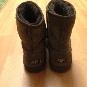 Chocolate UGG kids size 5
