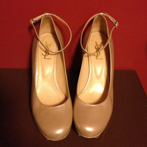 👠🎉🎉HOST PICK🎉🎉Yves Saint Laurent Pumps 👠 - Picture 2 of 4