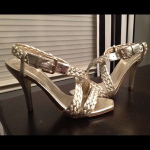 ✋SOLD✋NWOT Gold Braided Nine West Sandal
