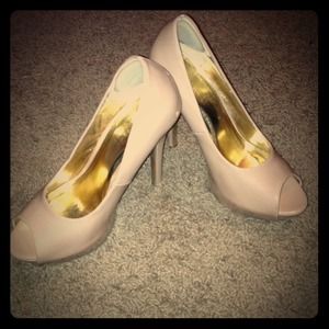 Nude peep toe pumps