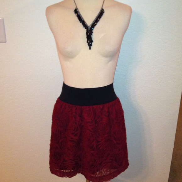 REDUCED! Rosette Sz L Red rose black skirt 10 12 - Picture 2 of 3