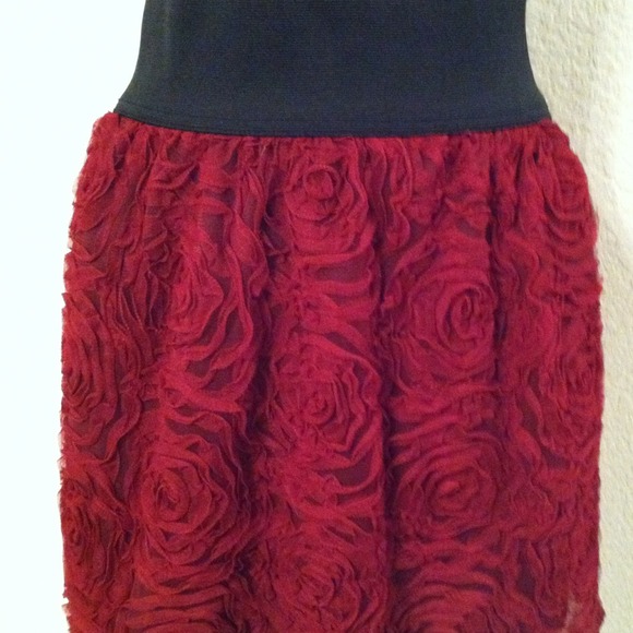REDUCED! Rosette Sz L Red rose black skirt 10 12 - Picture 3 of 3