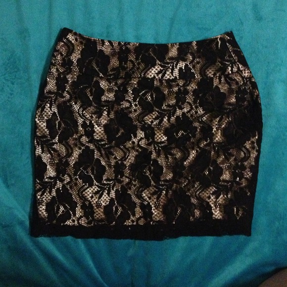 Lace skirt