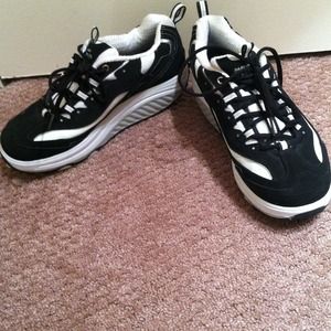 9.5 skecher shakeup Brand new no tags