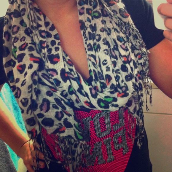 Colorful cheetah print scarf💛💙💜💚❤