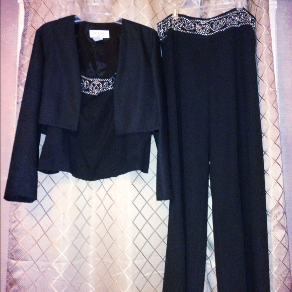 Timeless 3 PC Lined Suit - Picture 2 of 4