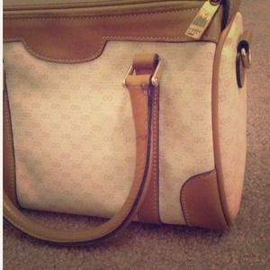 Adorable vintage Gucci purse!