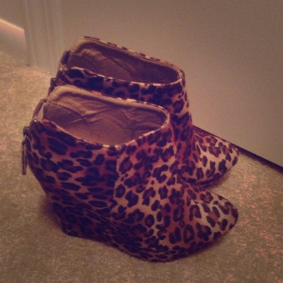 Leopard print wedges