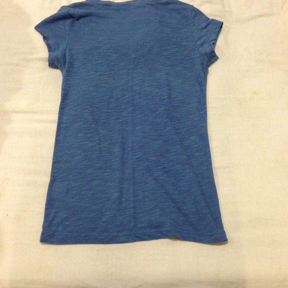 Blue V-neck w/ chest pocket - Picture 3 of 3