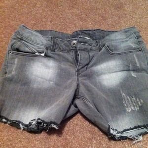 Misses short shorts