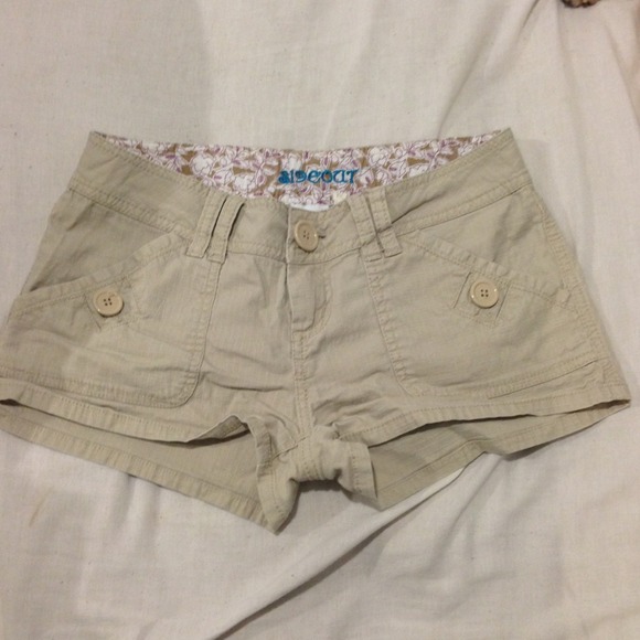 Shorts - Picture 1 of 2