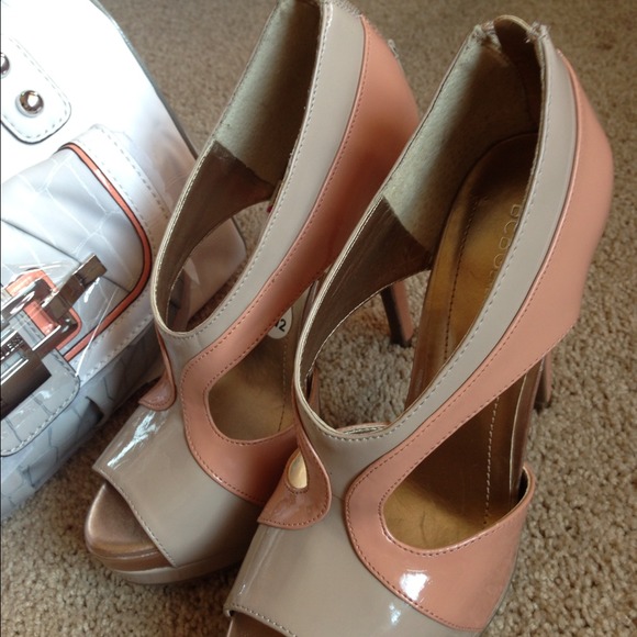 *SOLD***SOLD***BCBG shoes ($25) - Picture 2 of 2