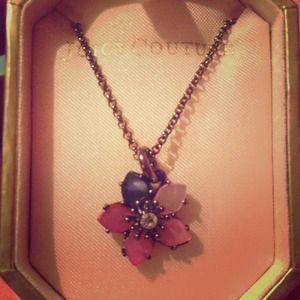 Juicy Couture flower necklace 🌸