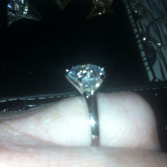 Bold Diamonique sterling silver ring. - Picture 3 of 4