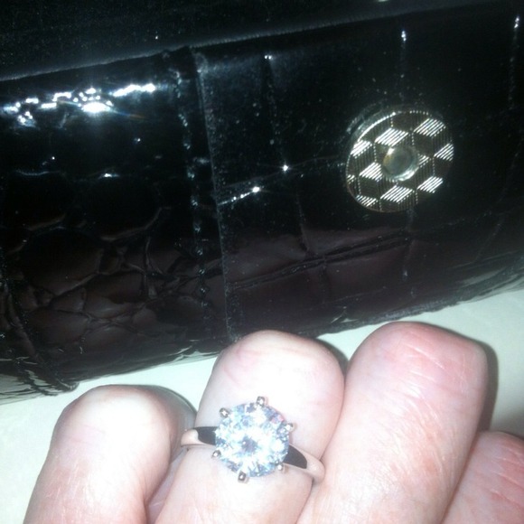 Bold Diamonique sterling silver ring. - Picture 4 of 4