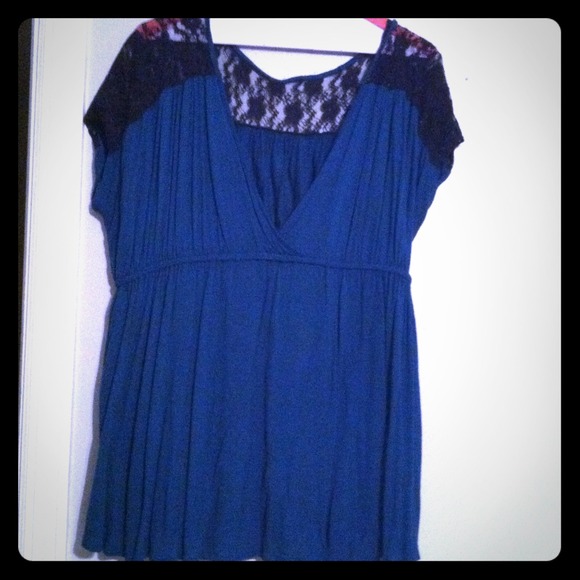 SOLD❗❗Plus size teal with lace flowy top
