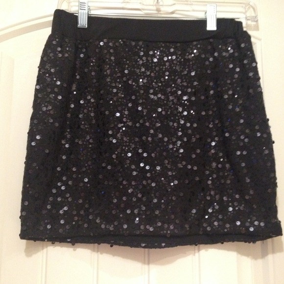 Dresses & Skirts - ❌Sold❌Black sequin mini skirt